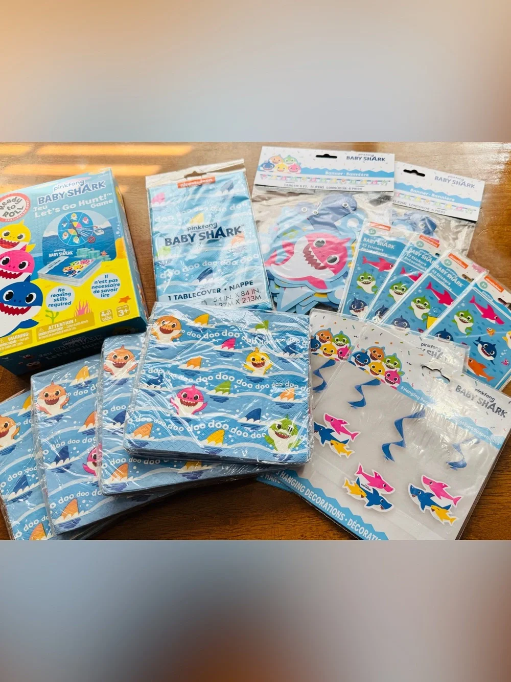 D8 Party Decorations- Baby Shark 14 piece party kit set ￼